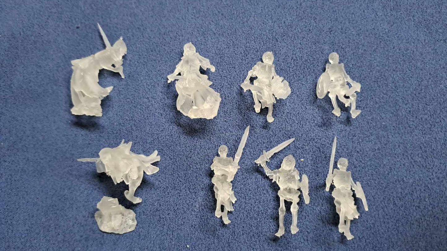 Crystal Undead aus klarem Resin ( 8 Miniaturen )